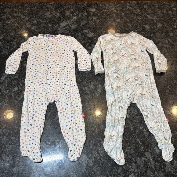 Lot Of 2 Magnetic Me One Piece Sleeper Infant Baby 6-9 Months Hearts And Forest - Picture 1 of 9